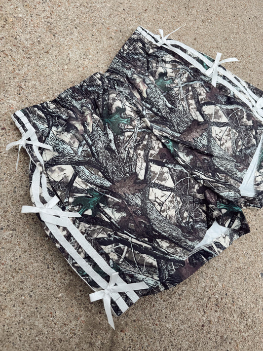 bow side real tree camo shorts