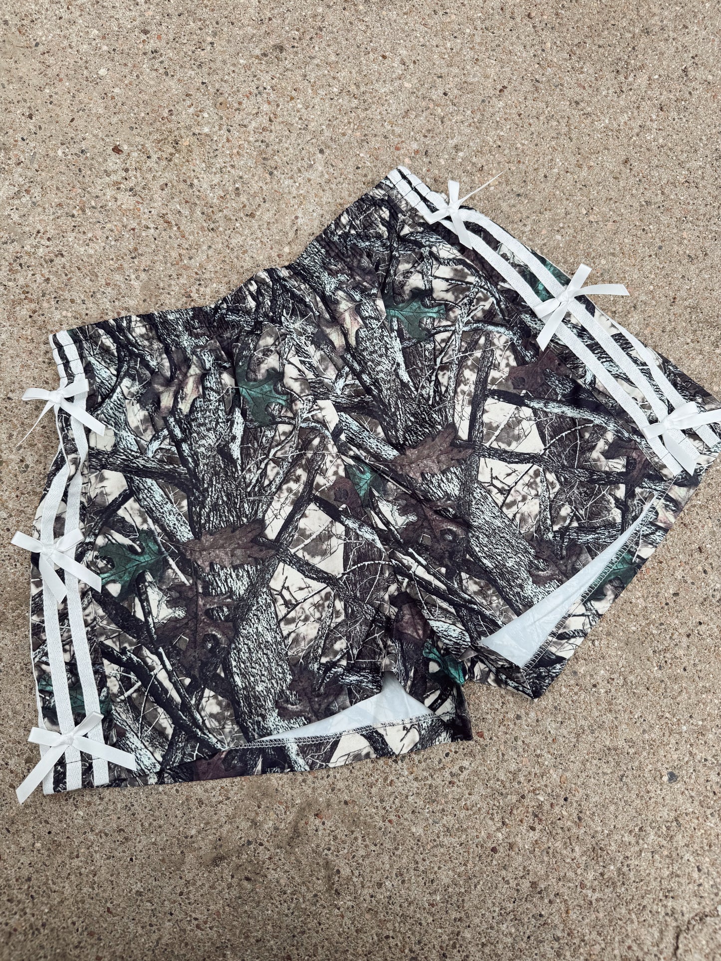 bow side real tree camo shorts